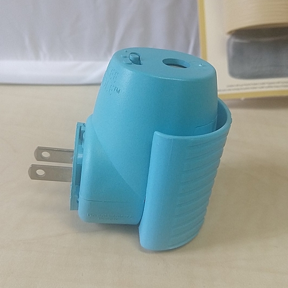 Yankee Candle 2 Solid Scent Plug Base Diffuser - Picture 2 of 7